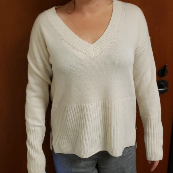 White cashmere sweater - Picture 3 of 8